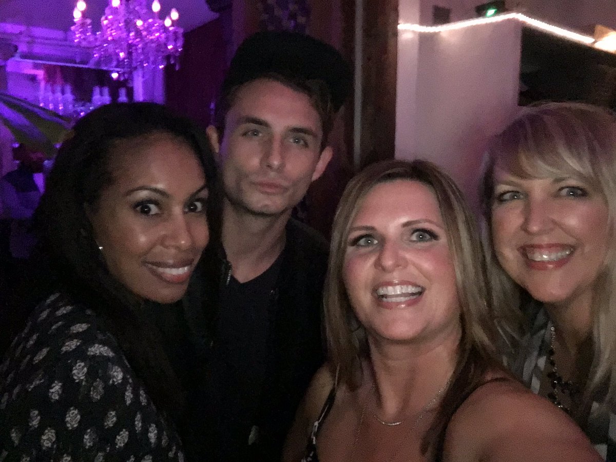 jenniferguymon's tweet photo. @Andy @OnCamAudiences @AngelaP07433286 @gosandee #WWHLinLA #upgrade #WWHL Can't wait to see you DJ Kennedy tonight in a few hours #bluesteel https://t.co/Zqyku3dKwG