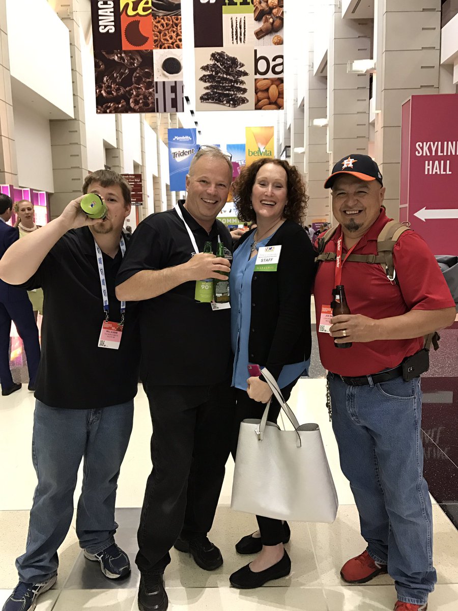 SWEETSandSNACKS's tweet photo. Good times at #SSEBuzz! #SSE17 https://t.co/5IPoFcdD2V