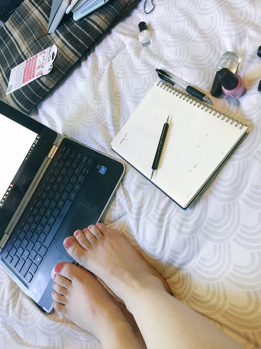 CreatingCatRose's tweet image. Nail painting and #lifestyleblogging ☀️