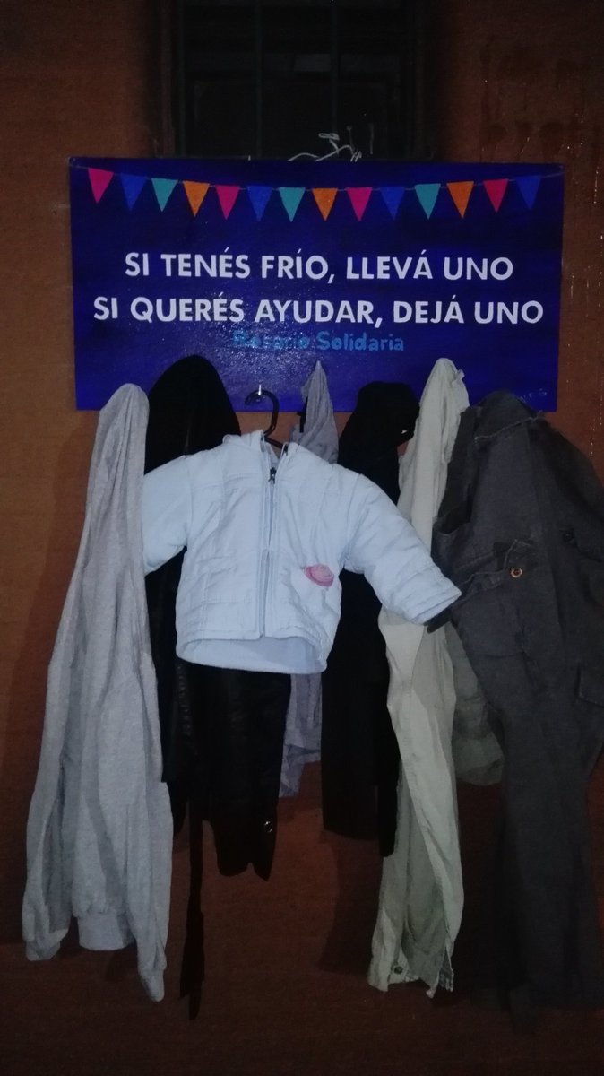 RosSolidaria's tweet photo. Lanzamiento #frioCero!
#percherosocial #desayunossolidarios
#mantasTejidas
Los esperamos en La ex Maternidad Martín https://t.co/hGKhWDXEZK