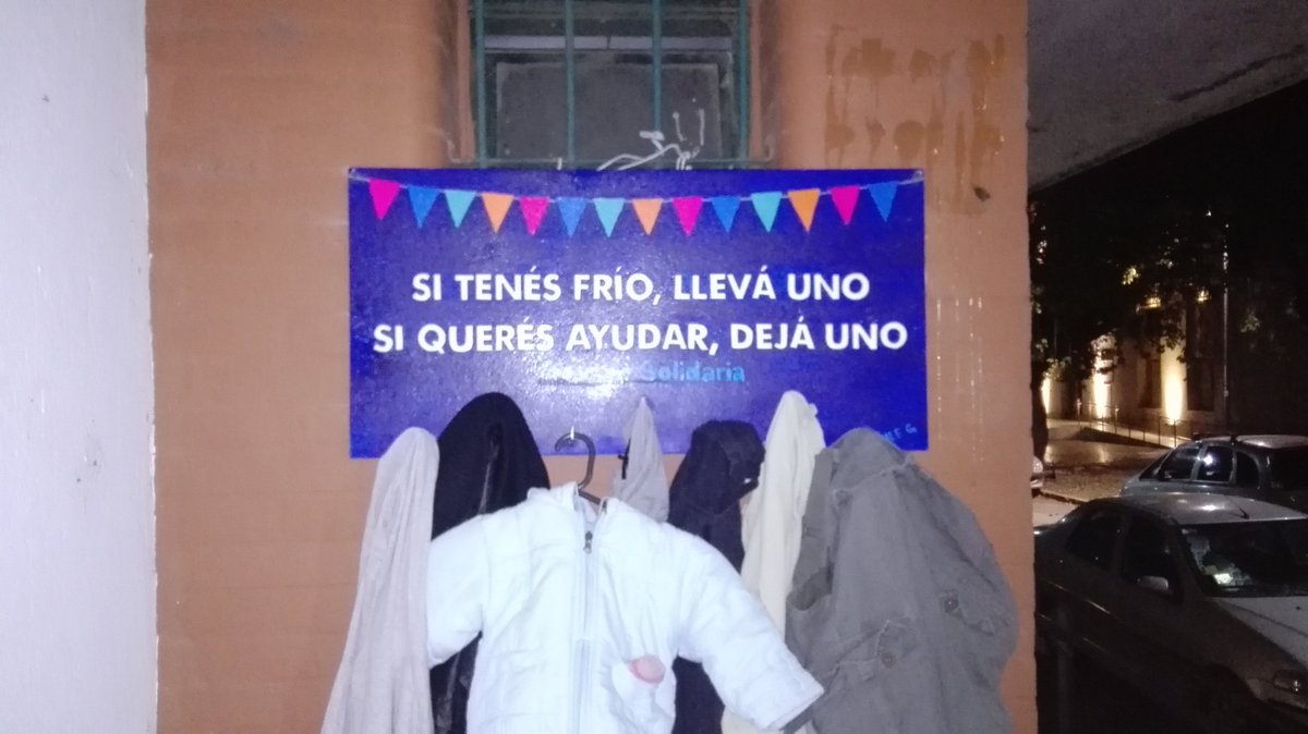 RosSolidaria's tweet photo. Lanzamiento #frioCero!
#percherosocial #desayunossolidarios
#mantasTejidas
Los esperamos en La ex Maternidad Martín https://t.co/hGKhWDXEZK