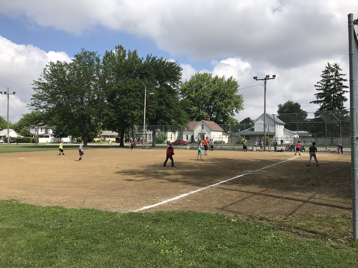 atriplett99's tweet photo. Park Day game! @MrsHernanGrade5 @MrSmith5thgrade https://t.co/BD4yeqMWLk