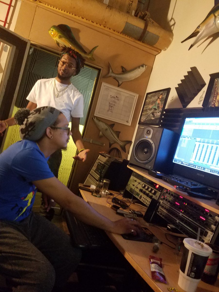blackflag513's tweet photo. @SafiDaJedi bout to hop in the booth
#DSE #SDO #DEAFSTAR https://t.co/NVpO5gtqlF