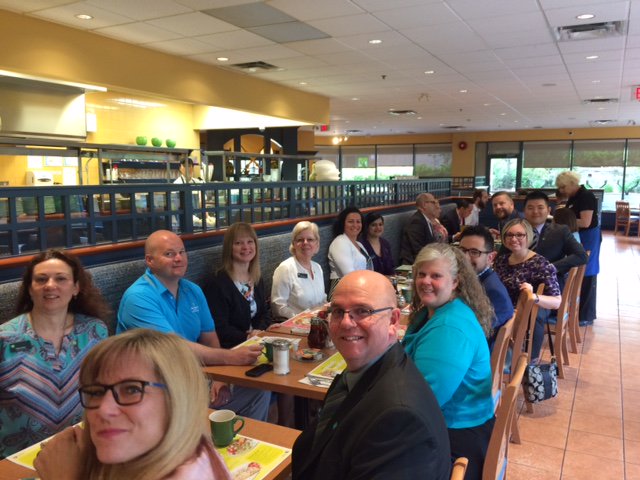 sandyvaranasi's tweet photo. #OneTD Quarterly recognition #LegendaryCustomerExperience @C_Nicolc4 @a_Lau_TD @AntonyTCard @tbreiche @NataliaSierra12 https://t.co/J49hCc9GU0