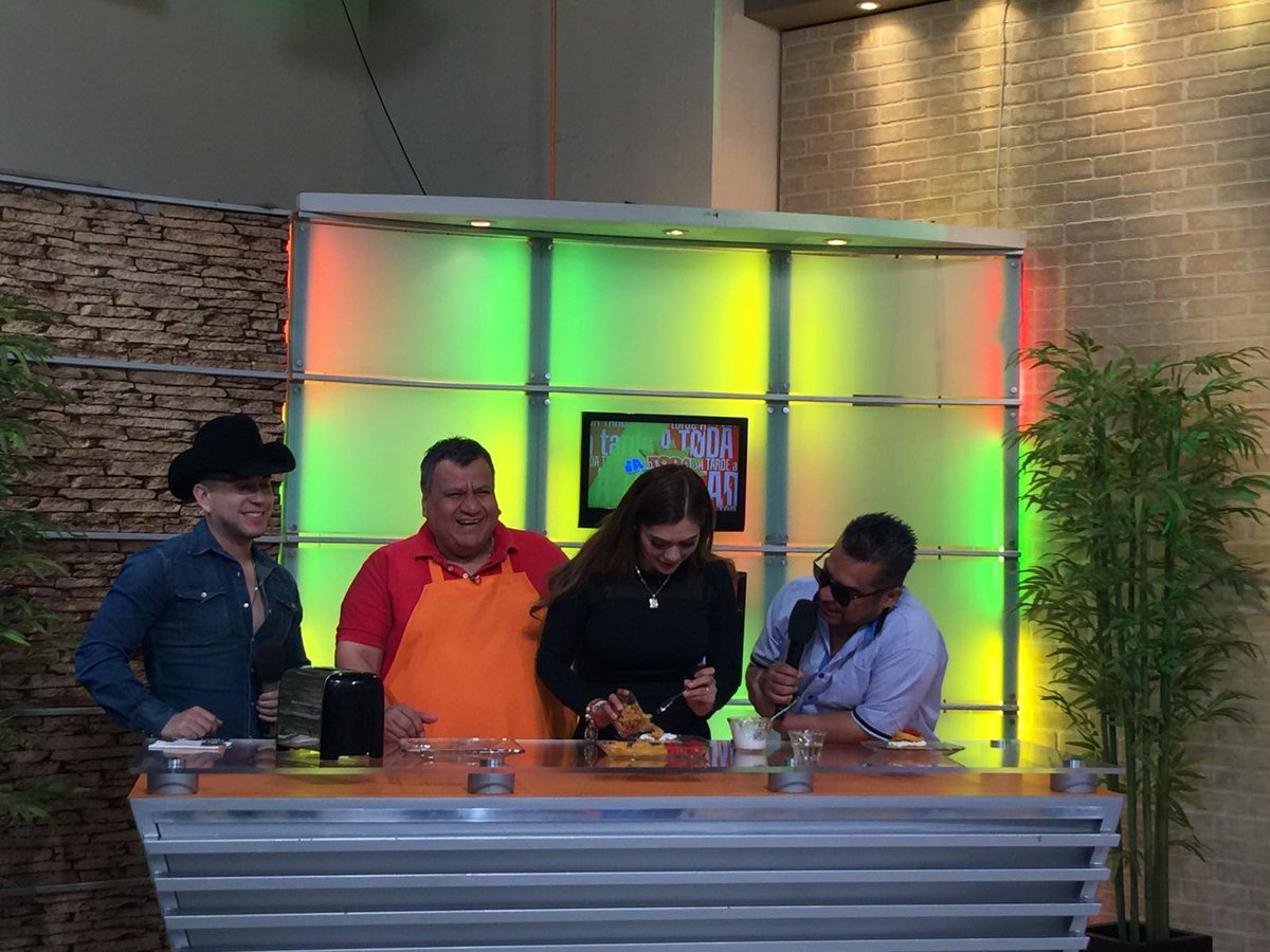 El_Bebeto's tweet photo. En @atodatarde gracias por la entrevista #promocion #PorqueTomando #MTY https://t.co/A8DEPBqIUa