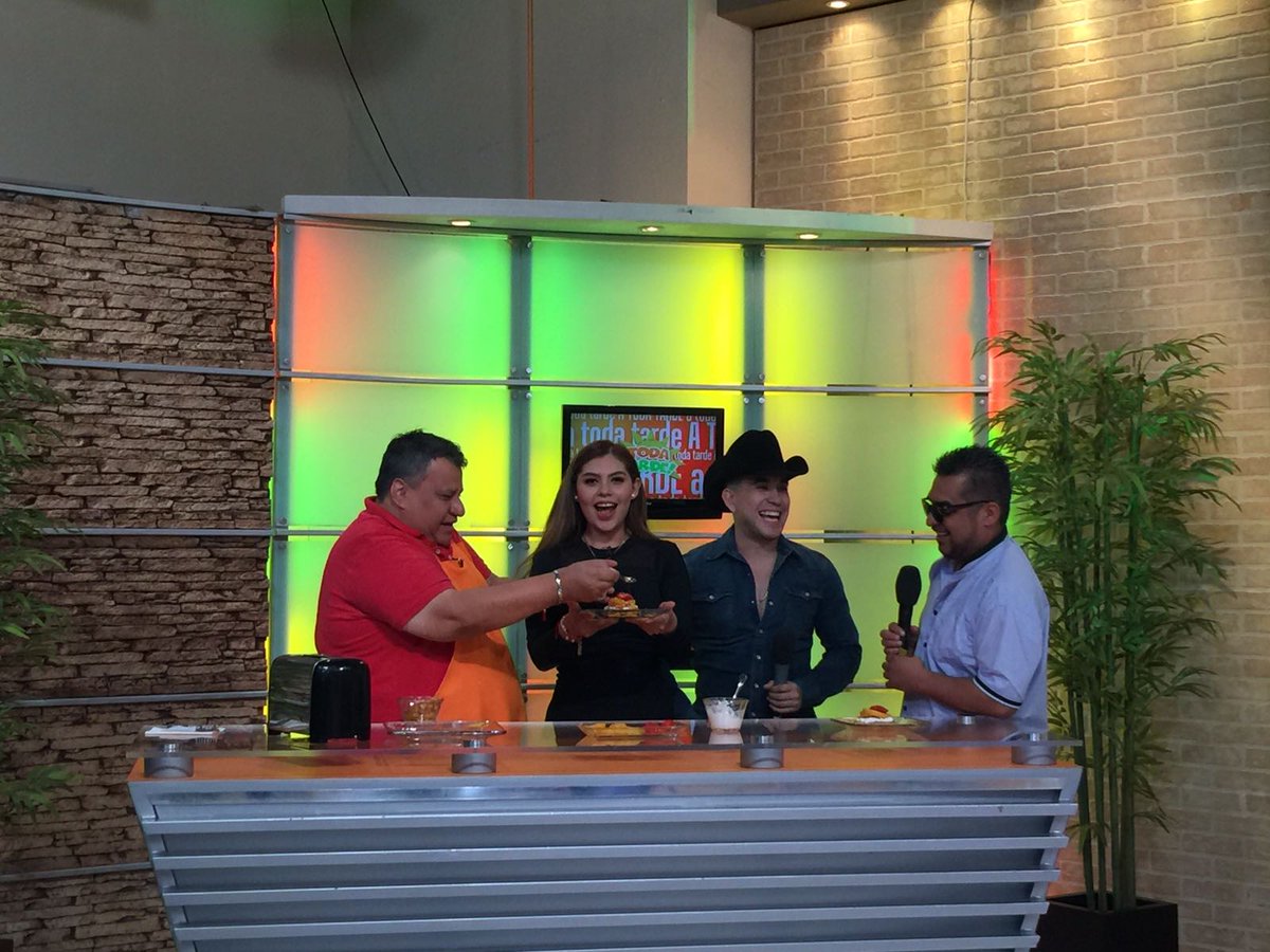 El_Bebeto's tweet photo. En @atodatarde gracias por la entrevista #promocion #PorqueTomando #MTY https://t.co/A8DEPBqIUa