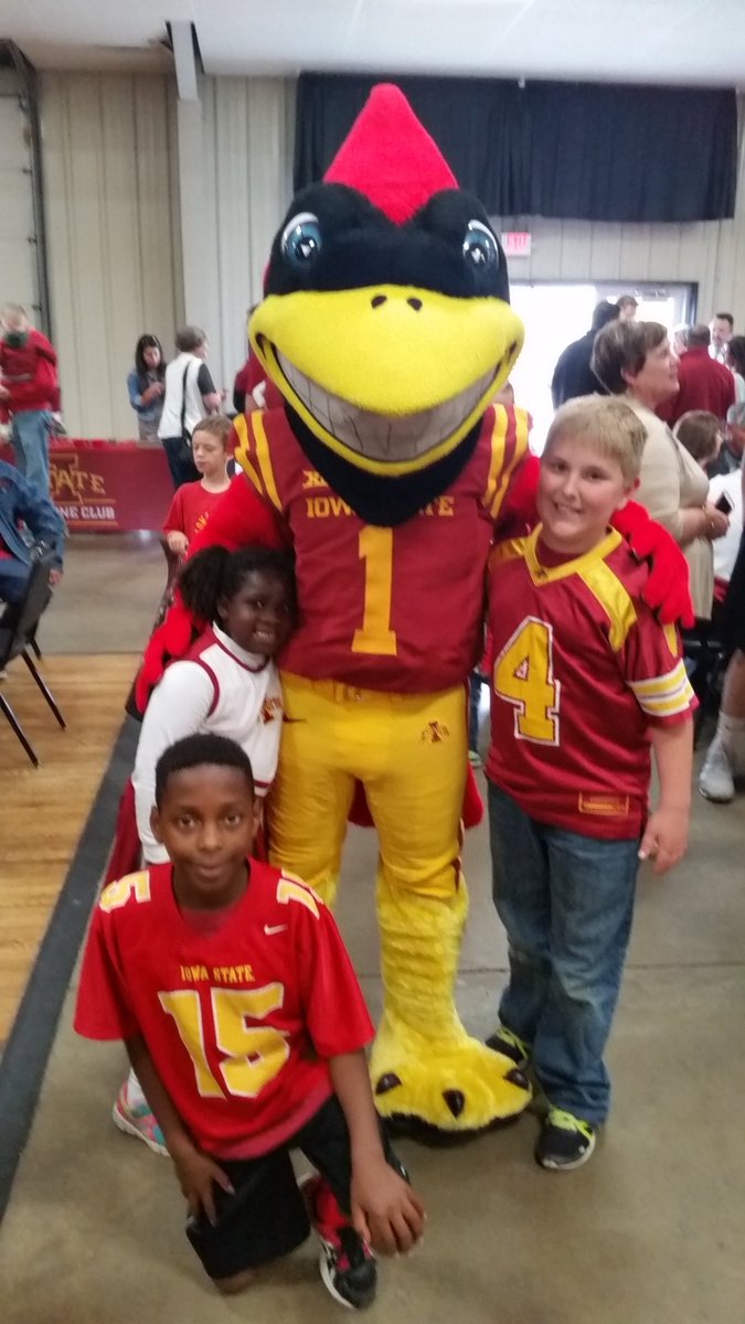 cjspore's tweet photo. Cyclone Tailgate Tour in Waterloo.
#CycloneTour https://t.co/72sXBl4ptZ