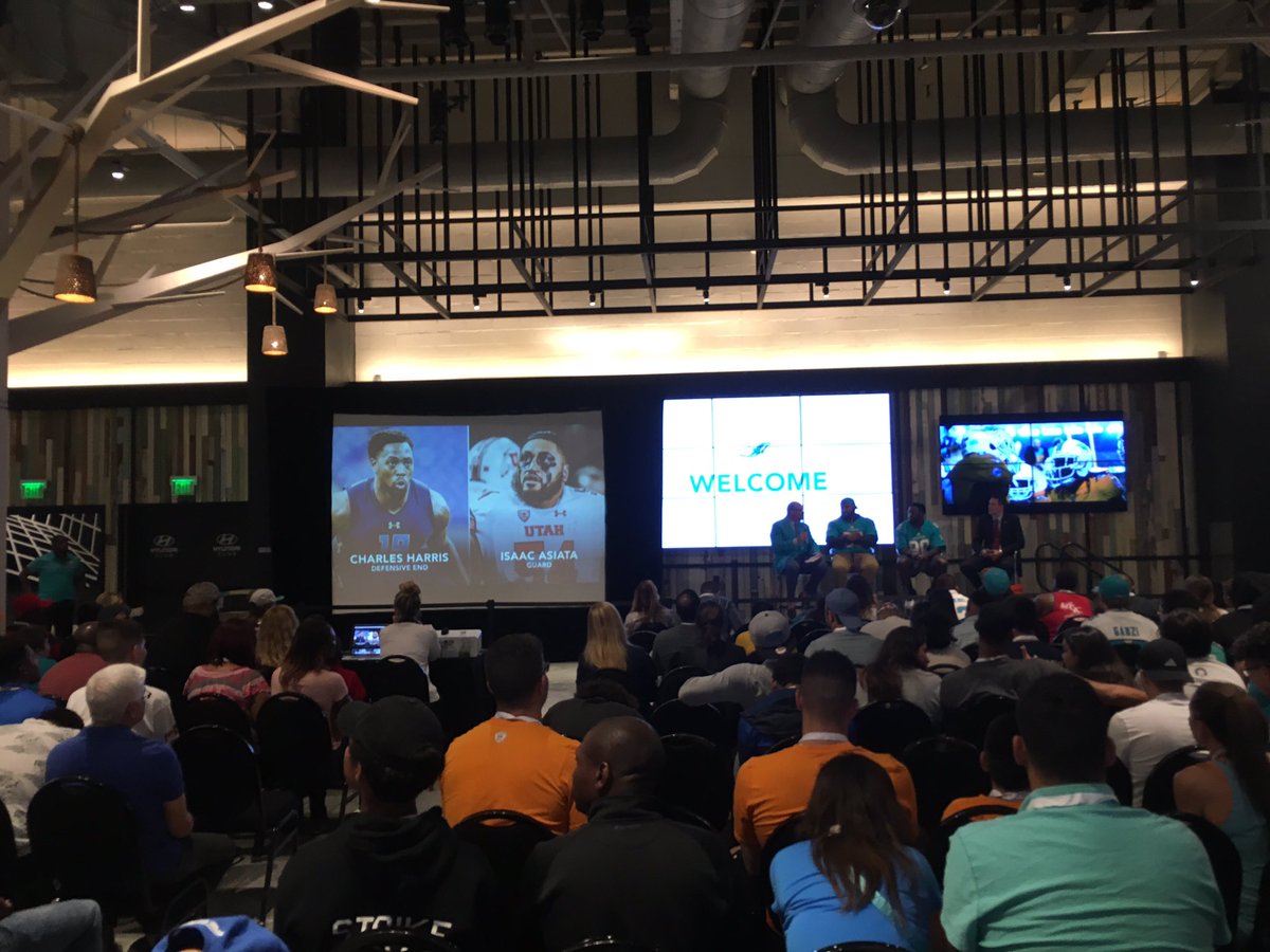 Joel__Adams's tweet photo. Big crowd looking to join the 2017 @MiamiDolphins Membership Family! @DWB_34 @JTG_SD85 @mcalvey @boogboyle @MoniGerbini https://t.co/rFw3VC105S