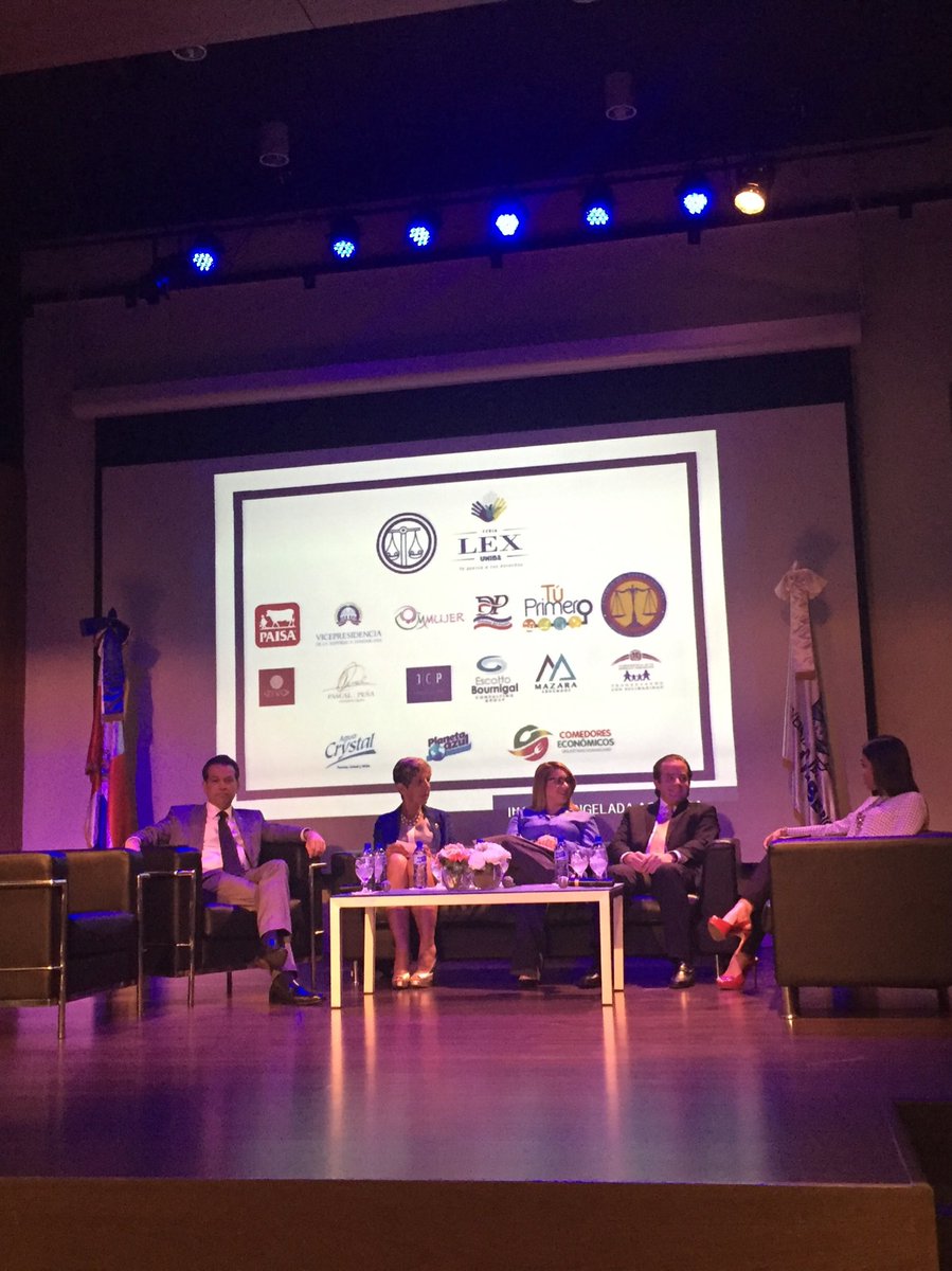 LexUNIBE's tweet photo. Panelistas a cargo del tema: "Democracia, juventud y género en políticas legislativas de la República Dominicana"  #LEXUNIBE2017 https://t.co/hiRrJhVbKN