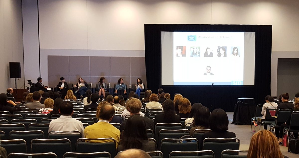 Herbert_De_Smet's tweet image. Attending Women in Tech Forum #DisplayWeek17