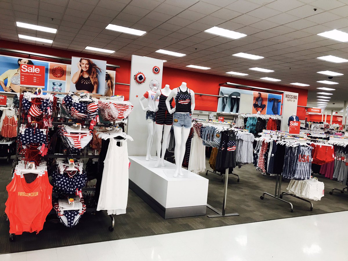 BiancaVML_T1770's tweet photo. Red, White &amp; Blue for Memorial Day 
🇺🇸❤️🎆

#vml #vmtl #t1770 #MemorialDay #target #TargetStyle 

@KMonikia @tsal0212 @SamanthaVMML https://t.co/sLoNZ2Top2