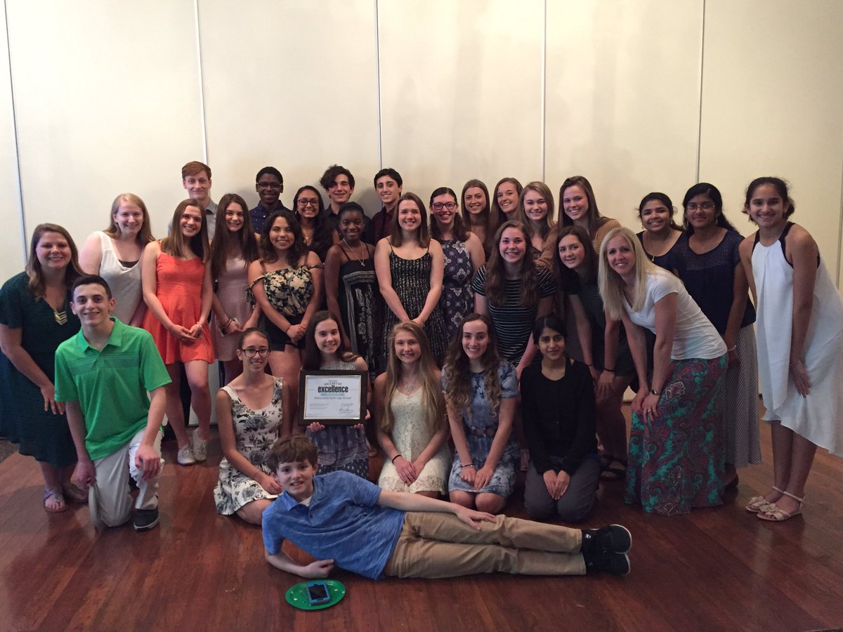 YBKKatieSmith's tweet photo. Congratulations Williamsville North High School on your Gallery of Excellence award.  Such a hardworking amazing group!!@squallyearbook https://t.co/tkNK6vmPyx