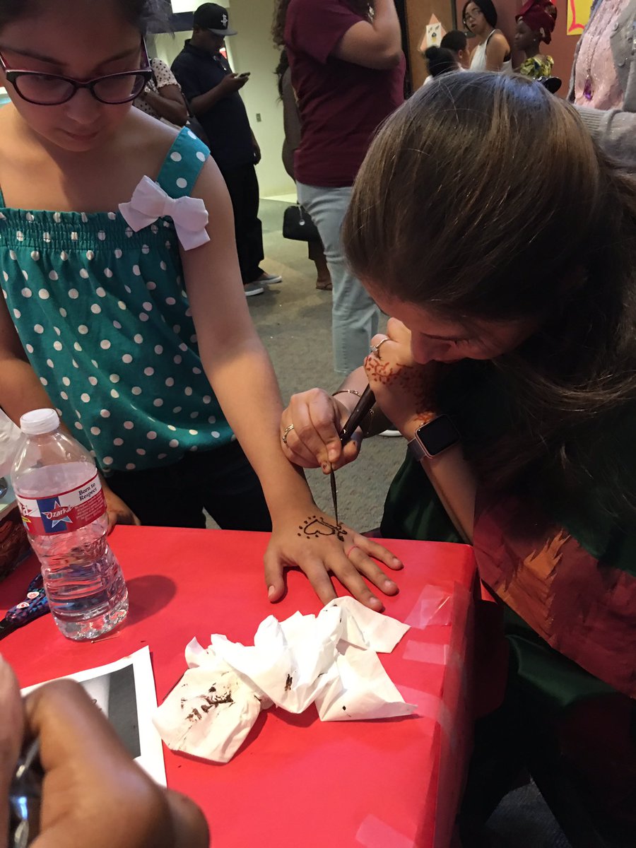 LHuynhHMQ's tweet photo. Henna tattoos https://t.co/0NKFZAiXtf