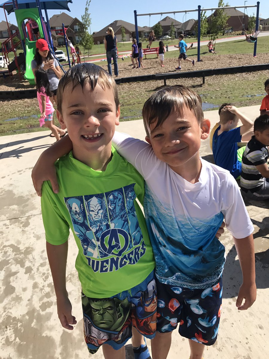 CowenMy's tweet photo. Lots of fun @SunsetValleyES Bobcat Water Jamboree #pbis #recognizethepositive https://t.co/9LvE6urMhz