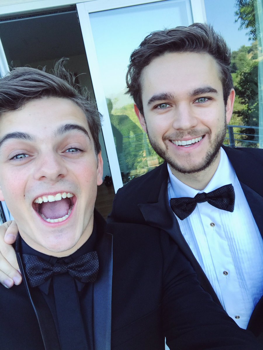 Took this dawg to Magic Castle, now that he's 21! 🎉 Happy 21st @MartinGarrix. Love u!! https://t.co/6sUFOVlgYu