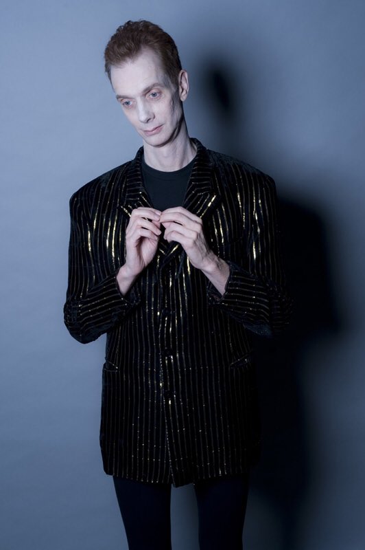    Happy birthday to the amazing Doug Jones! ¡Feliz cumpleaños 