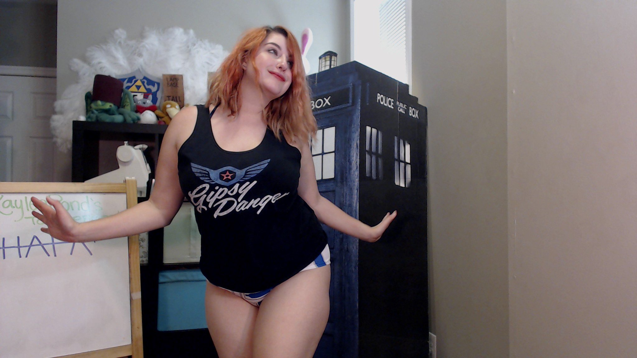 MINI DANCE PARTY!! Loggin' on now! https://t.co/mp8SXn1mor https://t.co/1SZRPDuWHh