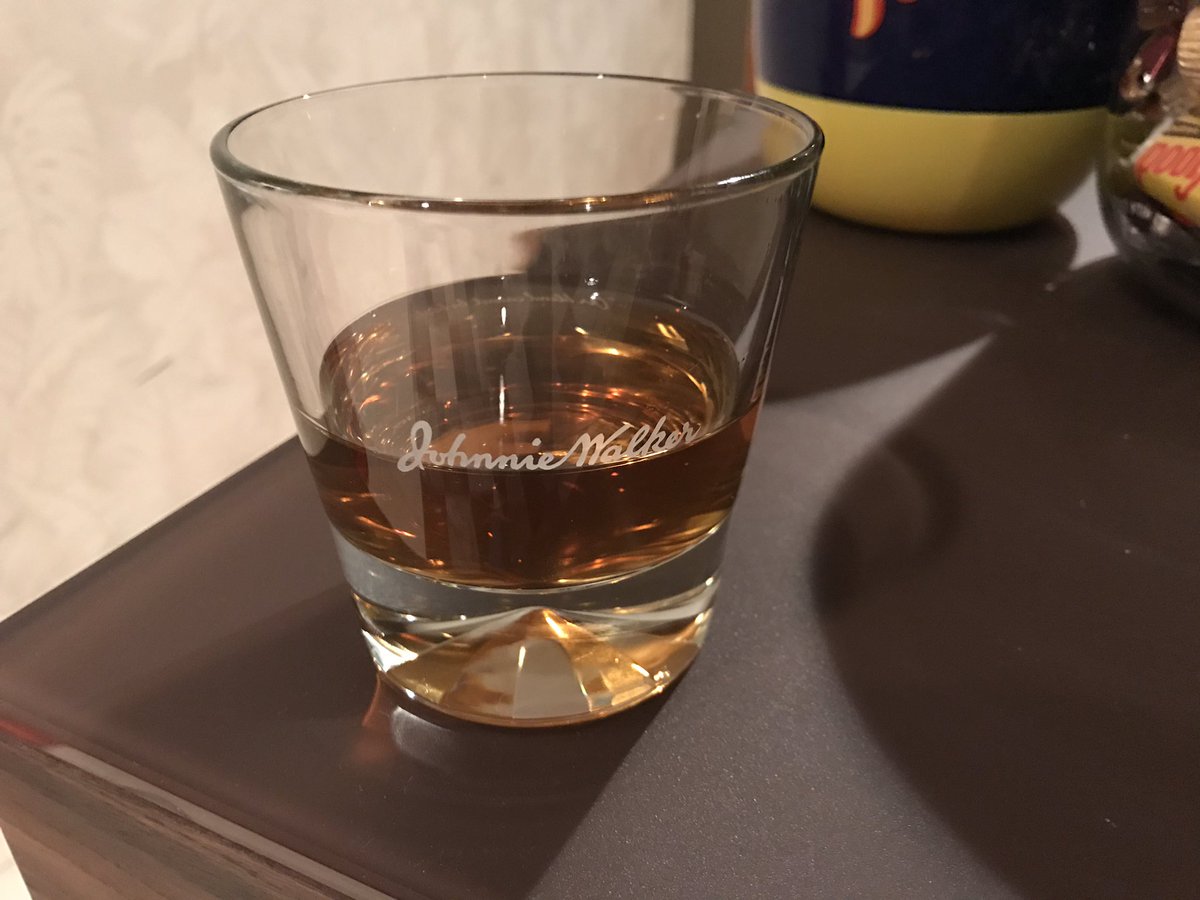 jess_sulta's tweet image. Lesson of the day: choose wisely the type of glass you decide to drink your ice tea in #everythingisnotwhatitseems