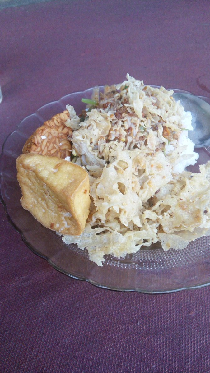 zamilcyber2013's tweet photo. Sarapan Pecel Madiun dulu yuuukkk.... https://t.co/brcQBtM2zH