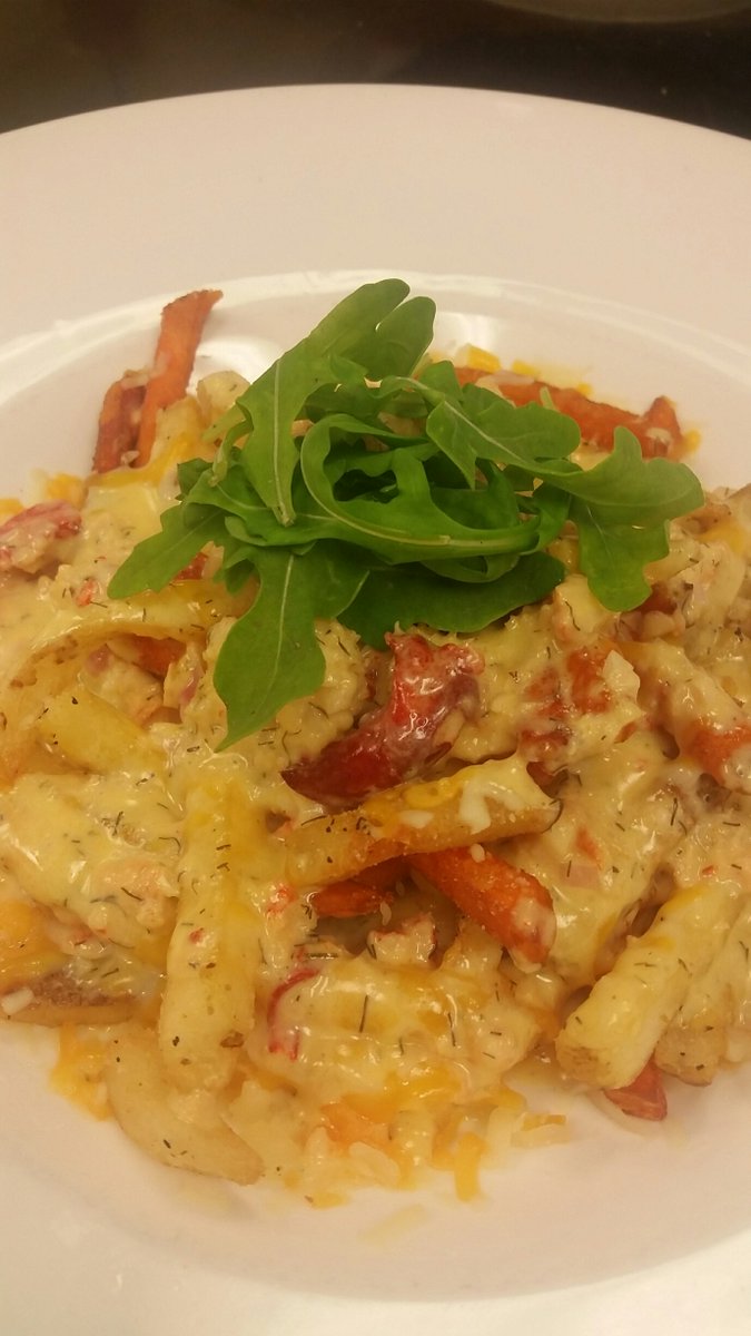 DessertSin's tweet photo. It's a lovely day for a Lobster Poutine! https://t.co/99AtXCM6LX