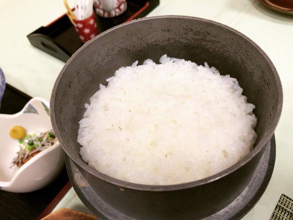 yakeisuki7's tweet photo. #朝ごはん #温泉 #旅館の朝食 #白飯 #釜炊きご飯 #ごはん https://t.co/cOlH02QSTp https://t.co/k4uLE44PvO