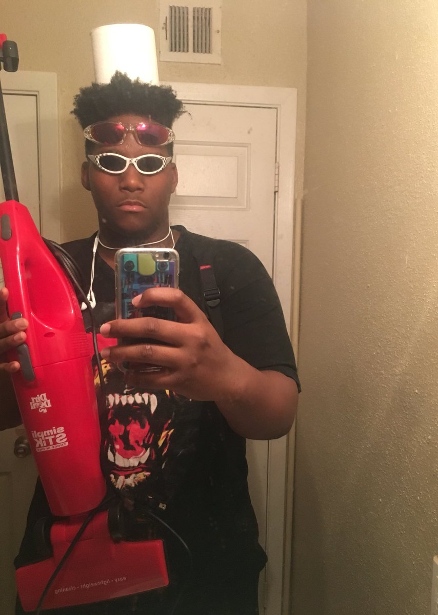SavRealm's tweet photo. Nigga y'all know what the fuck goin on over here 💯⛽️ https://t.co/TgXATzQFxN