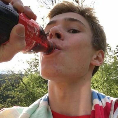 zerotostyles's tweet photo. happy birthday my smol bean ... ily with all of my heart ❤️❤️❤️ #happybirthdaytarjei https://t.co/LGGd7nfbWB