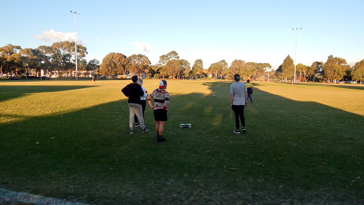 Ladder_'s tweet photo. Thanks to @HawthornFC Teia Miles, Kieran Lovell &amp; Dallas Willsmore for coming out to our program for a health &amp; wellbeing sesh #strongasone https://t.co/MGAouAdPa6