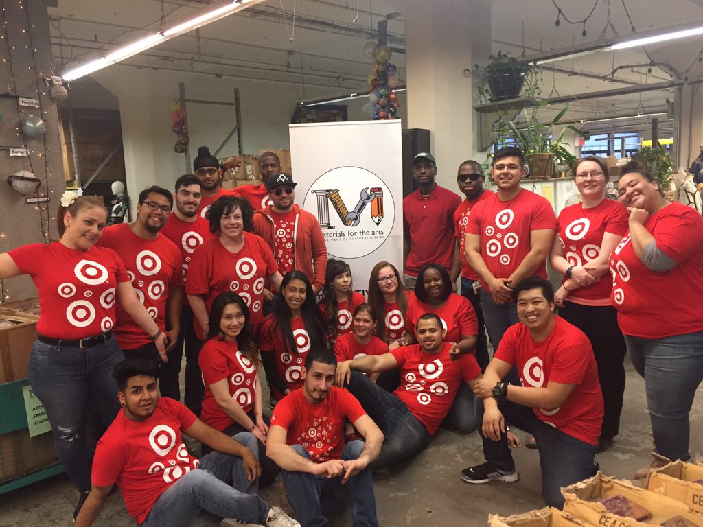 KellyMcGarrity's tweet photo. Thanks to my amazing team for giving back! ❤️@ElisaTJuarez @traceyhester1 @JustinBowen01 @ShannonTGTLady https://t.co/ct7Uu6nNNR