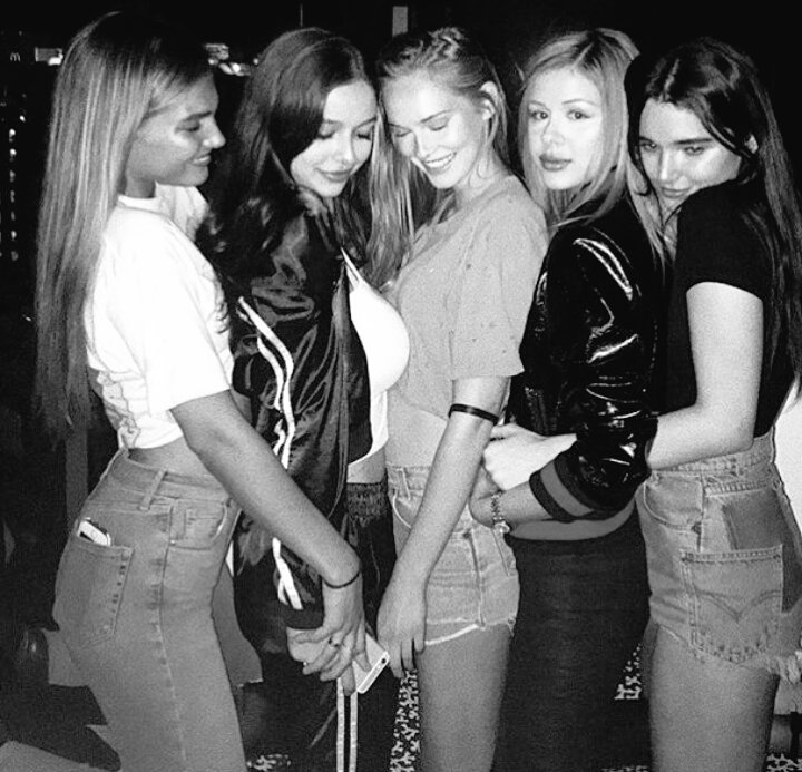 LauraBmpc's tweet image. girls girls girls girls girls