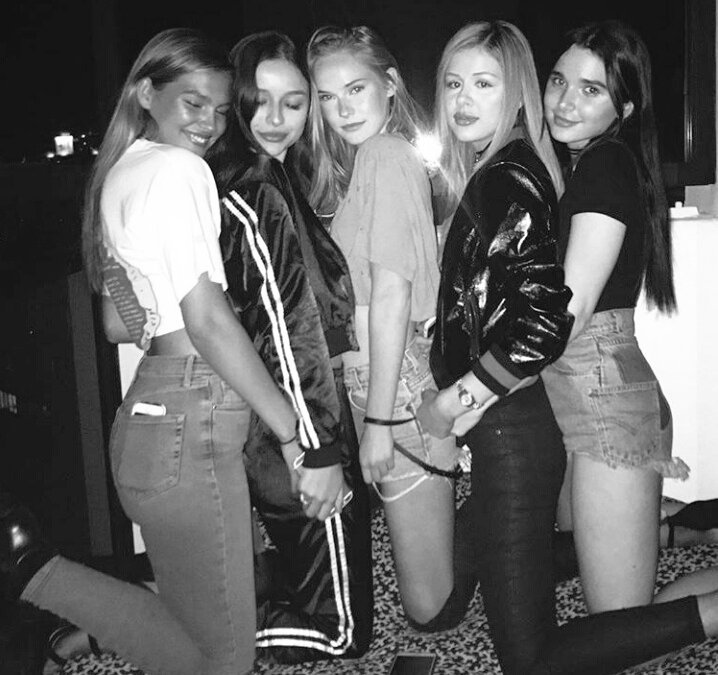 LauraBmpc's tweet image. girls girls girls girls girls