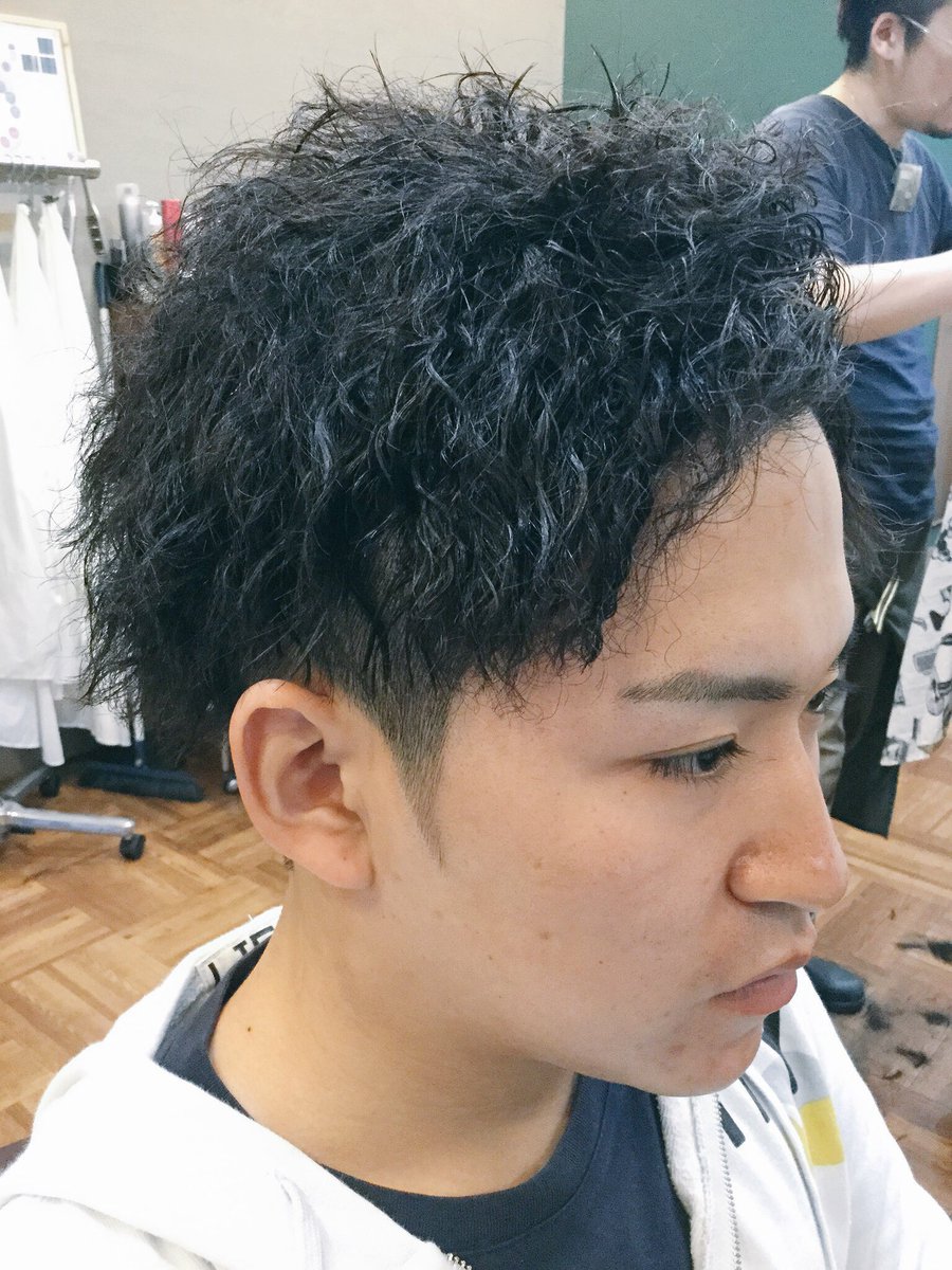 Uzivatel メンズヘアカタ特集 インフィニィト新長田 Na Twitteru おはようございます 本日は空きもございますので是非お待ちしております 新長田 神戸 メンズ メンズサロン メンズヘアー メンズカット ツイストパーマ パーマ T Co