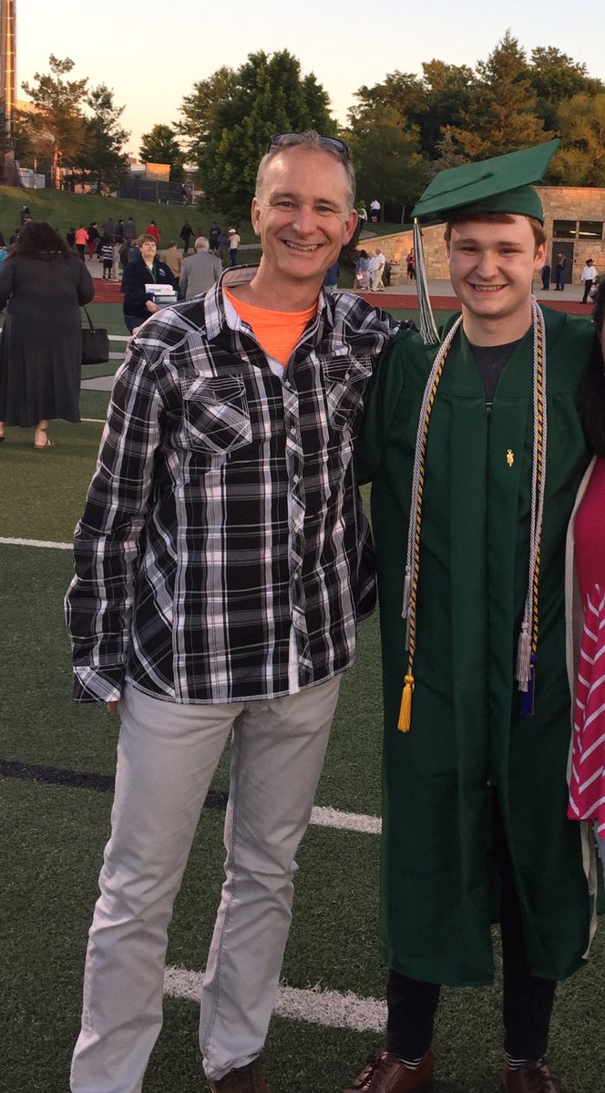 TheBestGinger13's tweet image. I GRADUATED! (Featuring Dad)