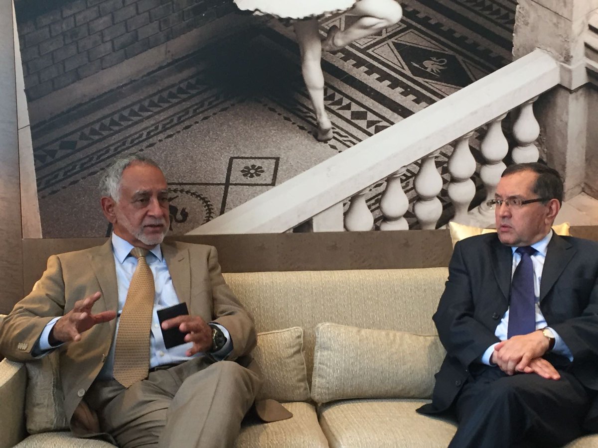 El Ministro de Hidrocarburos de Ecuador, Carlos Pérez, se reunió en Viena con el Ministro de Energía de Argelia, Nouredine Bouterfa.