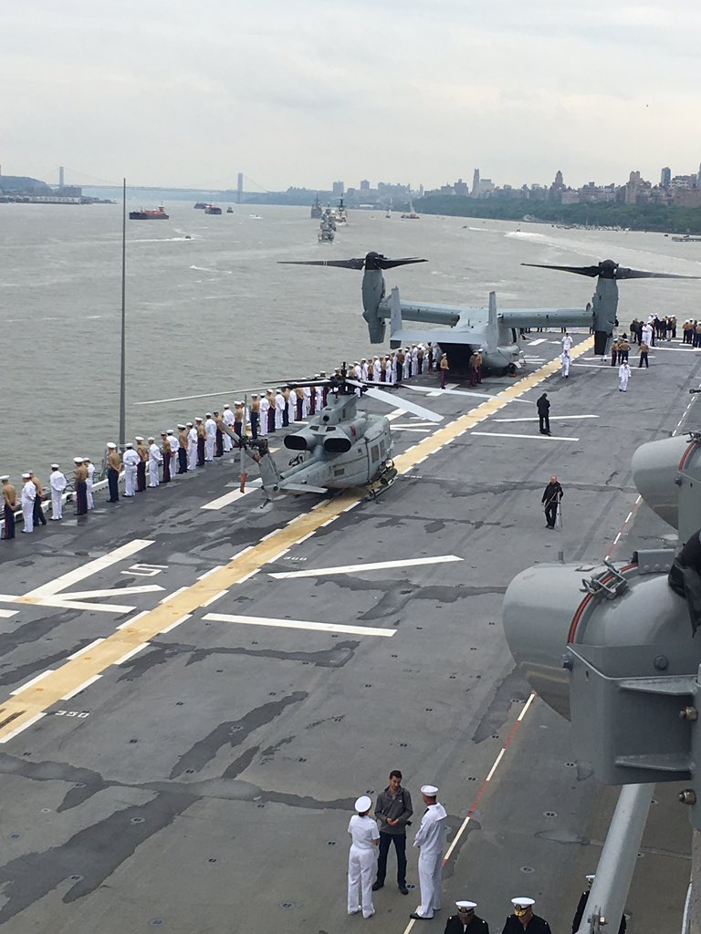 _anabeezy's tweet photo. Here's a bit of New York from my arrival this morning on my bad ass ship✨🇺🇸🤘🏼 #FleetWeek2017 #FleetWeekNYC #navy #hooyah #ManTheRails https://t.co/MlCF7O9vyX
