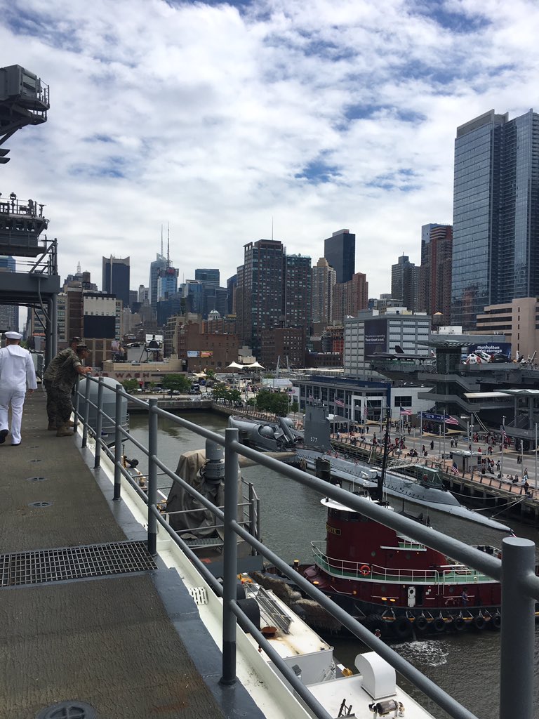 _anabeezy's tweet photo. Here's a bit of New York from my arrival this morning on my bad ass ship✨🇺🇸🤘🏼 #FleetWeek2017 #FleetWeekNYC #navy #hooyah #ManTheRails https://t.co/MlCF7O9vyX
