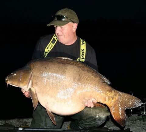 pro_baits's tweet image. My father with an absolute chunk of a fish at 68lb 2oz @richardcronin23 @PrincessBev1 @CarpTalkMag