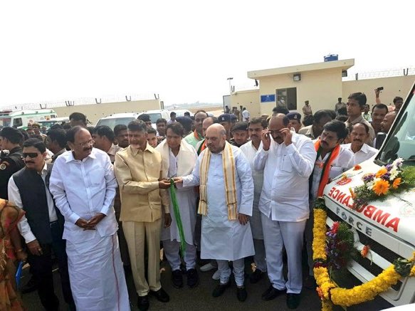 KalpeshRathavi's tweet photo. #AmitShahInTS @AmitShah ji flagging of a fully equipped Ambulance 4each Distt. of Andhra sponsored frm MPLADfunds of @sureshpprabhu https://t.co/GuD2bc3jdg