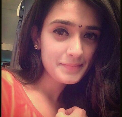 RiniSengupta1's tweet photo. Razia, Draupadi or Amla..! She will never let anything go wrong..! @Panawasthy_31 hats off QUEEN..!🎩You nailed it..! 👑 https://t.co/3kOOqFTH6B
