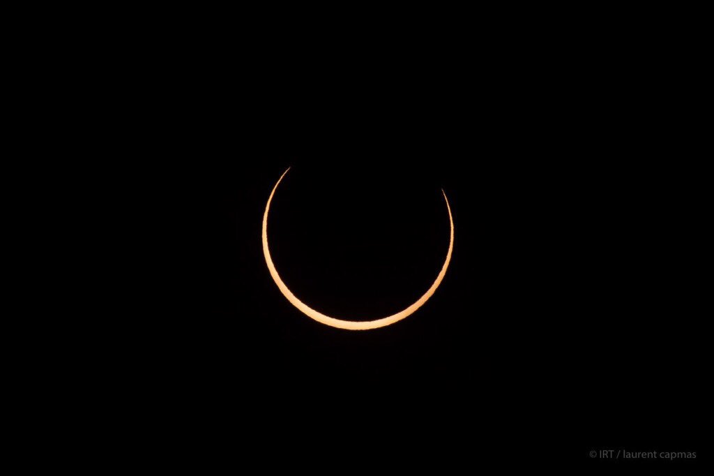 Pokhara8's tweet photo. ☀️🌛 Eclipse : amourette du Soleil et de la Lune 🌜☀️

🌍 Umar Timol #Mauritius 🌍 

© @capmas Laurent Capmas #eclipse2016 #LaRéunion 01/09/16🇷🇪 https://t.co/sf7vnfoais