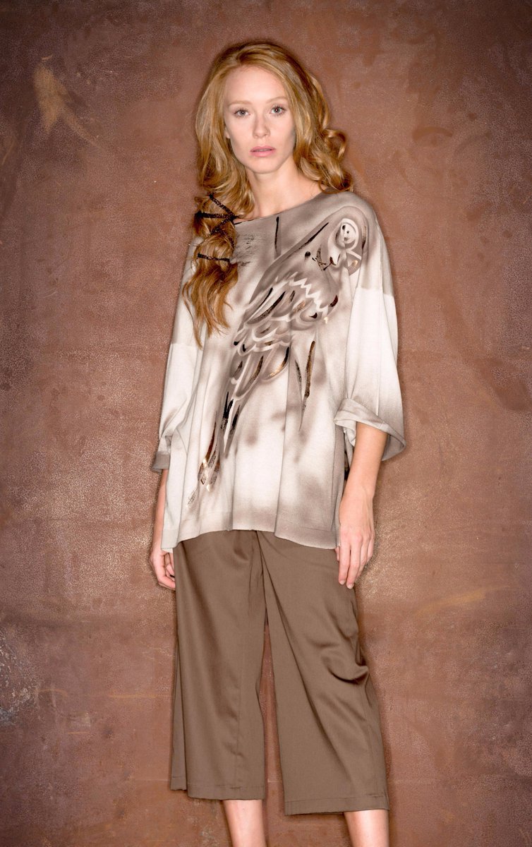 Maxi fully fashioned T-shirt with hand painted and laminated fancy parrot, 50% silk 50% cotton/large stretch cotton pants #MadeInItaly