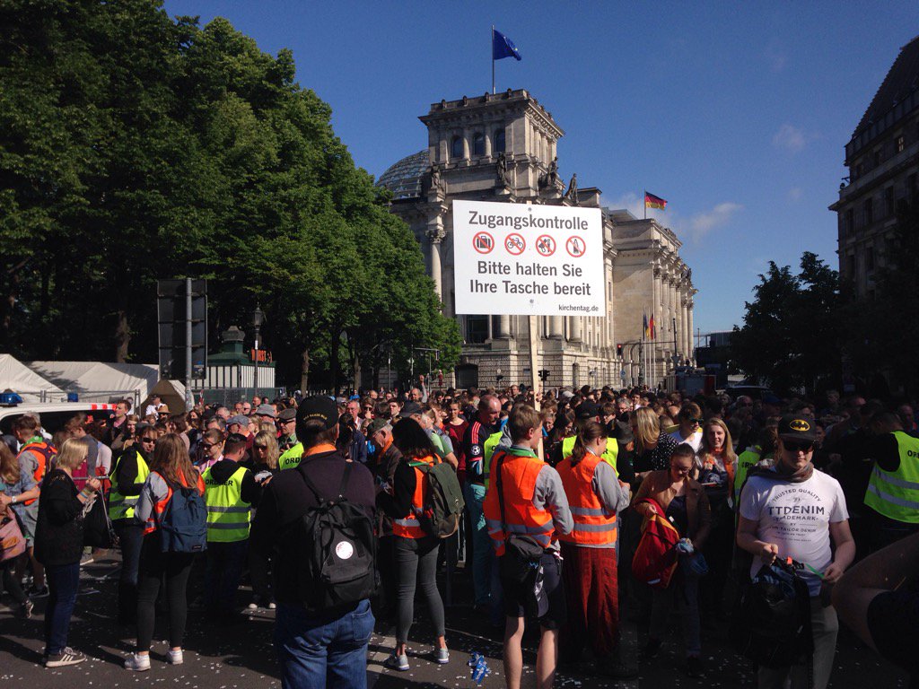 Ausschlafen am Feiertag. Nicht, wenn #Obama kommt. #berlin #dekt17 #Kirchentag2017