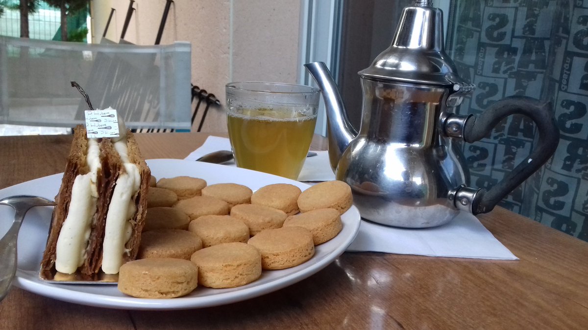 laila_hamdouni's tweet photo. Après 13h de travail... ptit dej bien mérité 😊 #IDEdeNUIT #Medecine #Repos... #Sante https://t.co/AeutC1tPGF