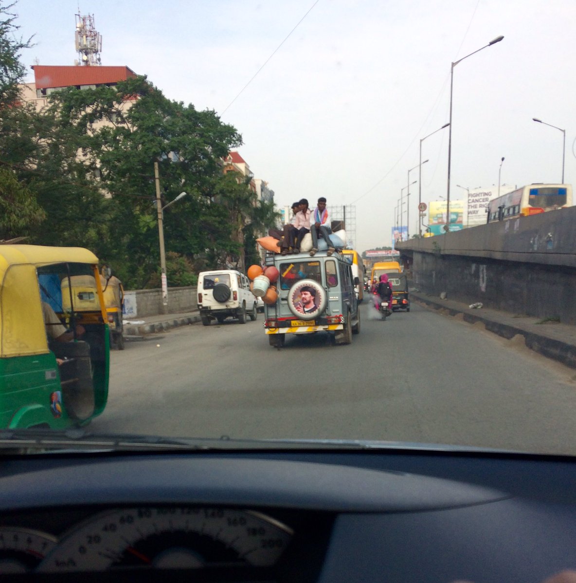 saralfresh's tweet photo. Cheap Life? Idiot Peoples? Careless Traffic Police? Lack of Infrastructure? @blrcitytraffic @WeAreBangalore #crazypeople #bangalore #traffic https://t.co/gTipfsZ7eo