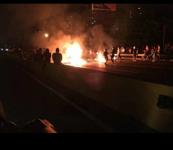 DolarToday's tweet photo. Líderes políticos denuncian situación de masacre en Socopo https://t.co/9Sc6Sb73dO https://t.co/0D8WtGBQVX