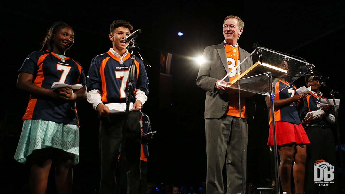 Broncos's tweet photo. Colorado governor @hickforco proclaims, "forever after May 24, 2017 as John Elway Day."

📰 » https://t.co/BJwnOuFi7o

#MIdinner2017 https://t.co/vZE5tXooid