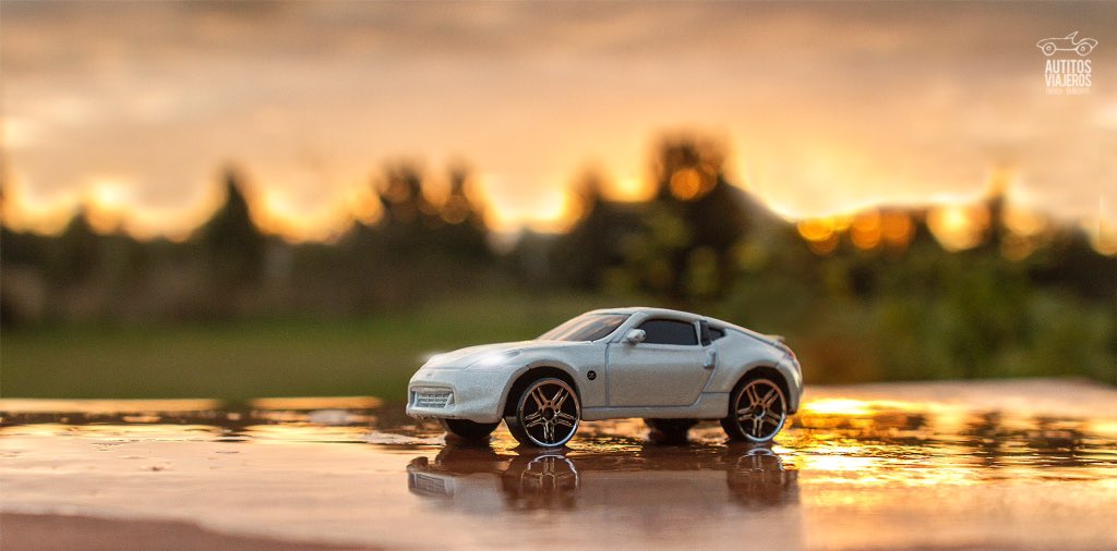 Nissan 370Z Maisto 1/64 Pearl White <a href="/Nissanchile/">Nissan Chile</a> @Fairladycarclub <a href="/canonchile/">Canon Chile</a> <a href="/diecastchile/">DieCast Chile</a> #diecast #garage #photography