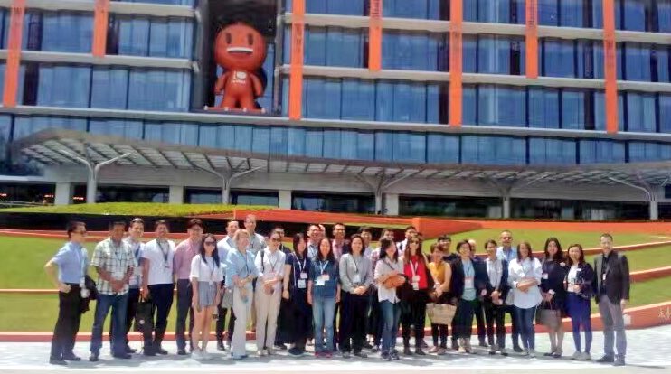 chrisfruitnet's tweet photo. E-commerce & fresh produce: our #FPFC2017 delegates tour @AlibabaGroup headquarters in Hangzhou. https://t.co/3fn7gbkUQq