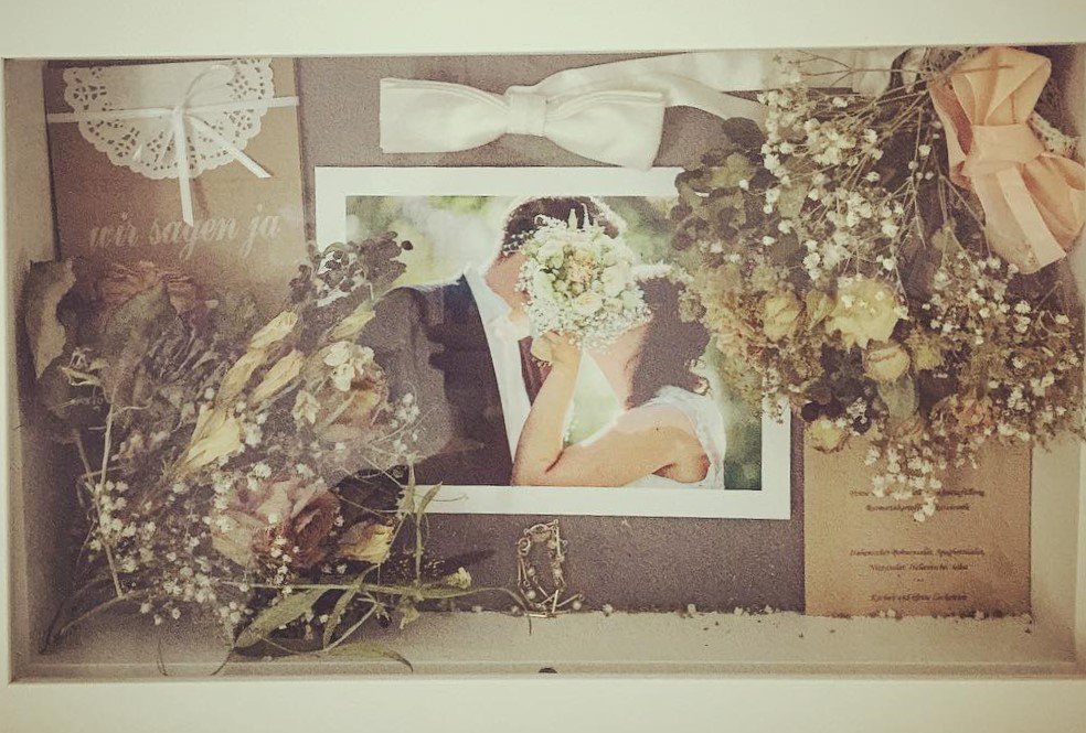 BeautyMatome_'s tweet image. 結婚式の思い出をいつまでも♡
話題の「ウェディングメモリーボックス」とは？
ow.ly/AthV30bV1Xf
#weddingmemorybox #結婚 #結婚式 #思い出 #夫婦 #話題 #人気 #話題 #トレンド #幸せ #happy #ライフスタイル