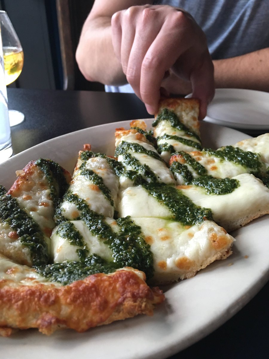 NewlywedChefs's tweet photo. #happyhour at @Fountain_Locust is magical! $3.99 cocktails, $6.00 ice cream martinis, $3.50 symphony bread! Magic, we tell ya! #stlouis #stl https://t.co/40k4SwPc6g
